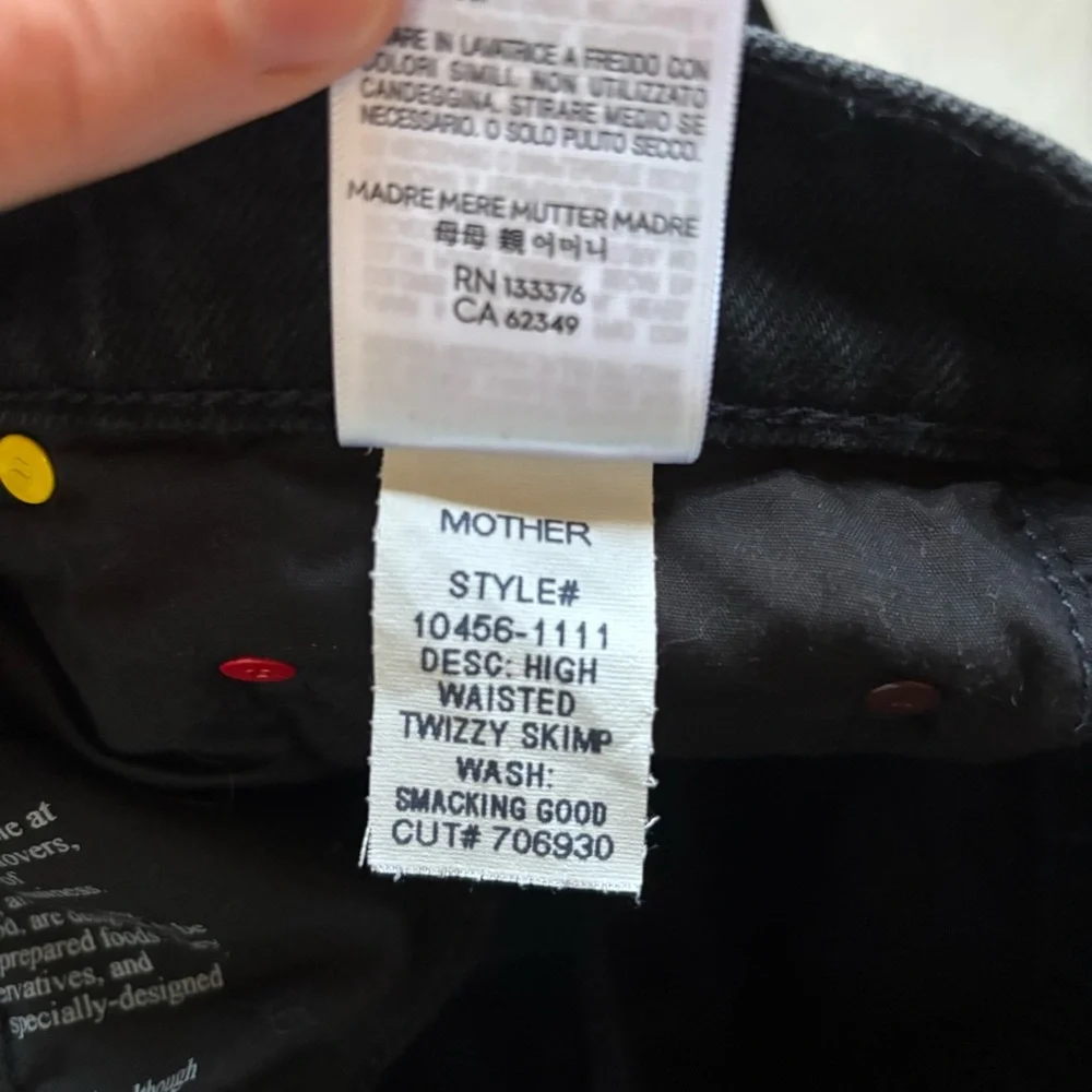 NWT Mother SNACKS! High Waisted Twizzy Skimp Jean Smacking Good Black - Picture 13 of 14